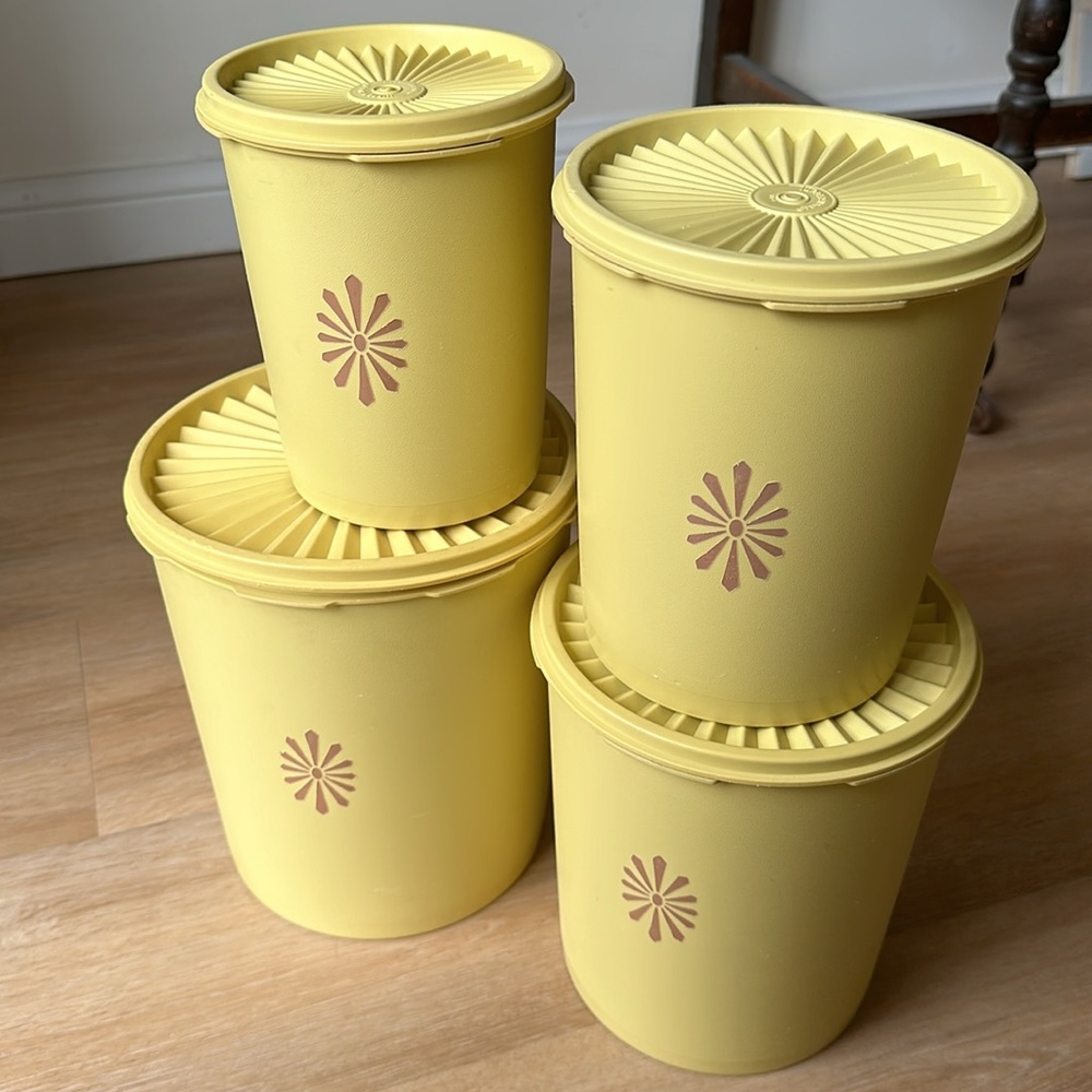COPY - Vintage 1970’s Tupperware stackable set!